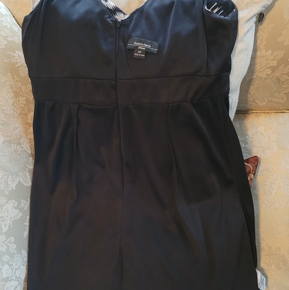 BLACK/WHITE PRINT SLEEVELESS DRESS by R&M RICHARDS, SZ 6P - Picture 2 of 12